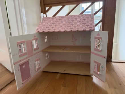 Photo of free Dolls House (Chelsea Village SW3) #3