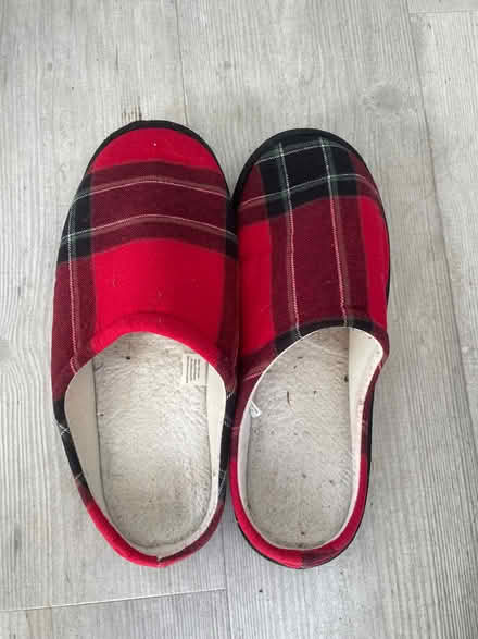Photo of free Size 10 men’s slippers (Longbarn WA2) #1