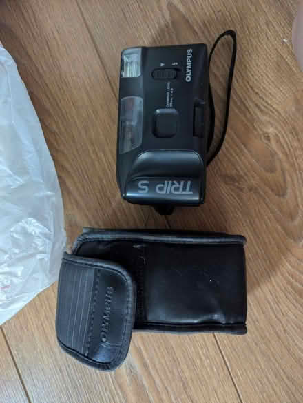 Photo of free Vintage camera and iron (BN3) #1