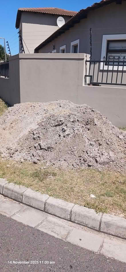 Photo of free sand from pool dig (parklands) #1