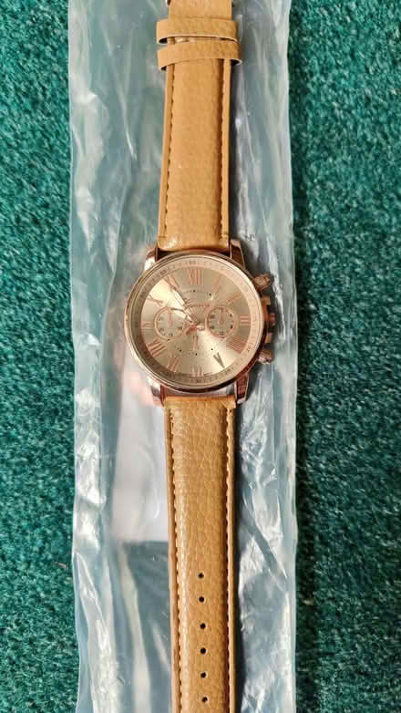 Photo of free New simple quartz watches for kids (White City, W12) #2