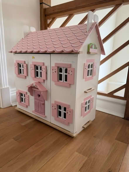 Photo of free Dolls House (Chelsea Village SW3) #2