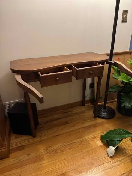 Photo of free Dressing table (Bensenville) #1