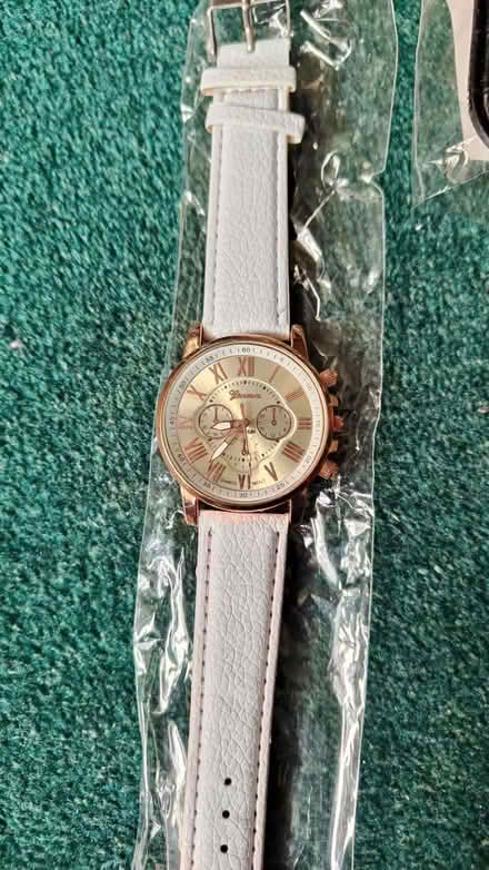 Photo of free New simple quartz watches for kids (White City, W12) #1