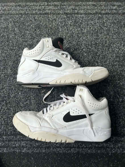 Photo of free Nike hi tops trainers size 9 men’s (Merstham RH1) #3