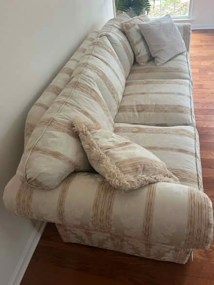 Photo of free Kendal Couch (Oakhill) #2