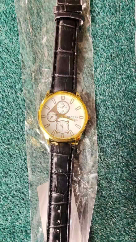Photo of free New simple quartz watches for kids (White City, W12) #3