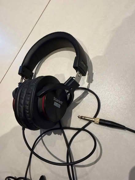 Photo of free Scarlett studio headphones (SG7) #1