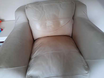 Photo of free Cream leather armchair (Po3 5ta) #2