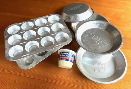 Photo of free Cupcake pans and pie tins (Wedgwood) #1