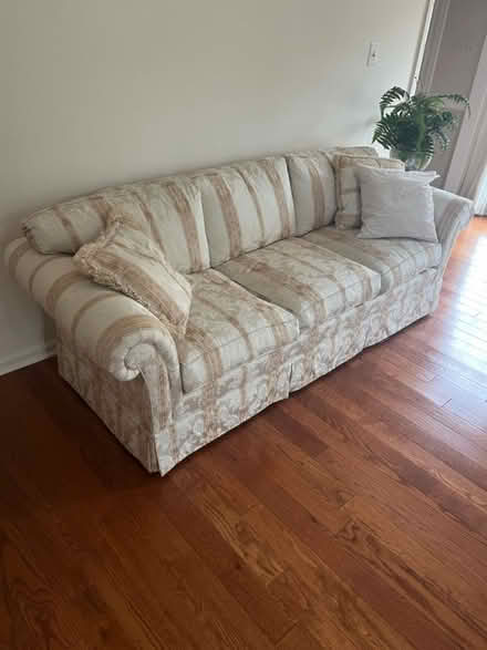 Photo of free Kendal Couch (Oakhill) #1