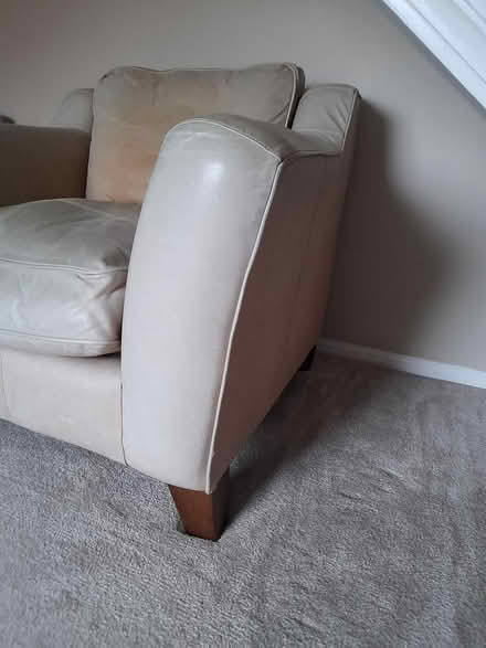 Photo of free Cream leather armchair (Po3 5ta) #1