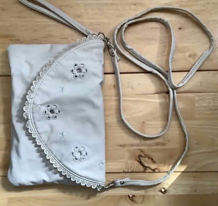 Photo of free Small cream handbag (Great Gaddesden HP1) #3