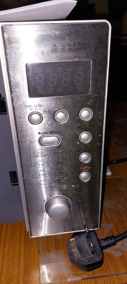 Photo of free Sainsbury microwave about 8 yrs old (Glasgow Linthouse G51) #4