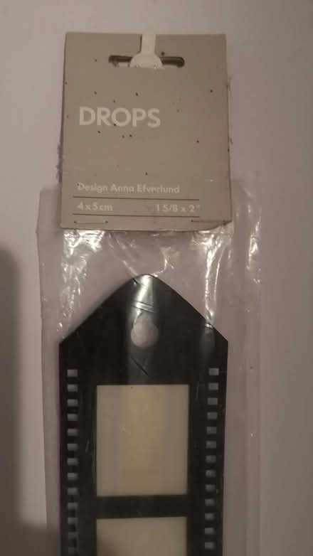 Photo of free IKEA DROPS strip photo frame (21 small windows) (Woodley RG5) #4