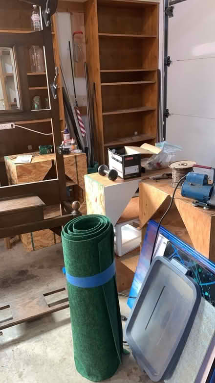 Photo of free Cabinets and stuff (2520 NW Pinehurst McMinnville) #4