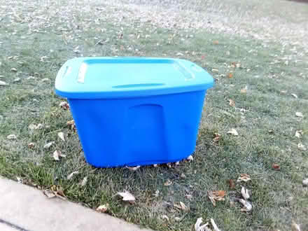 Photo of free Tote bin (Fontenaix subdiv., Naperville) #3