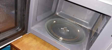 Photo of free Sainsbury microwave about 8 yrs old (Glasgow Linthouse G51) #3