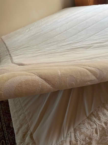 Photo of free King Size Mattress Topper (Latimer HP5) #3