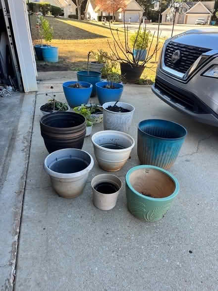 Photo of free planter pots all different sizes (McDonough) #1