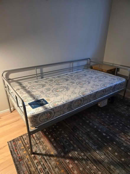 Photo of free Daybed with mattress (Sunnyvale near Fremont High.) #1