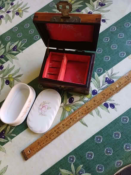 Photo of free Dressing table items (Cherwell Heights OX16) #1