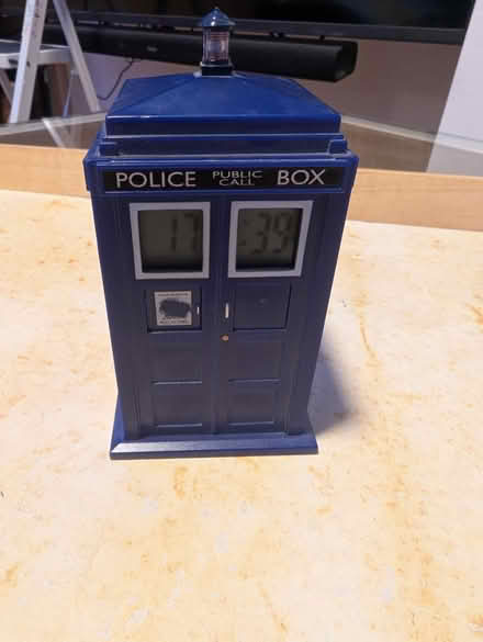 Photo of free TARDIS digital clock (Harmans Water RG12) #1
