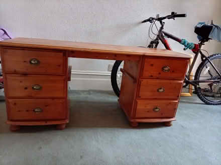 Photo of free Desk (Highbury N5) #1