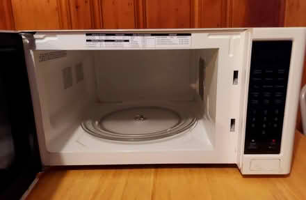 Photo of free microwave oven (Ashland) #1