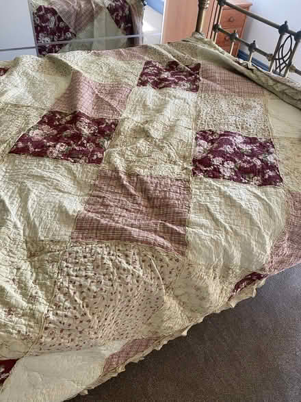 Photo of free Kingsize bedspread (Warbstow PL15) #1