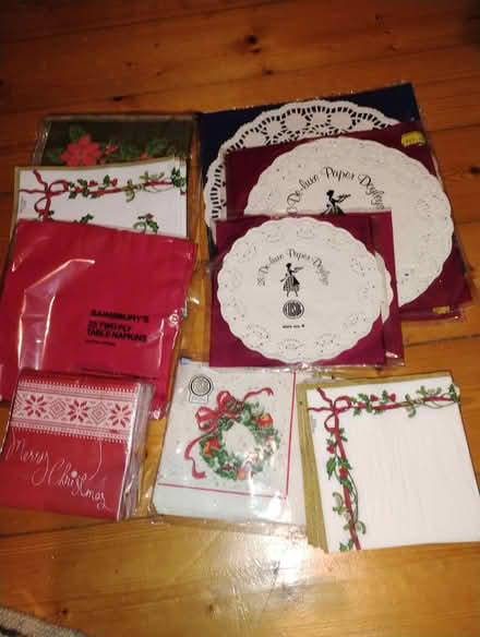 Photo of free Xmas paper napkins, doilies (Seafield EH7) #1