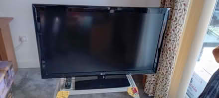 Photo of free lg 42" lcd tv (Hackney Cross WR13) #1
