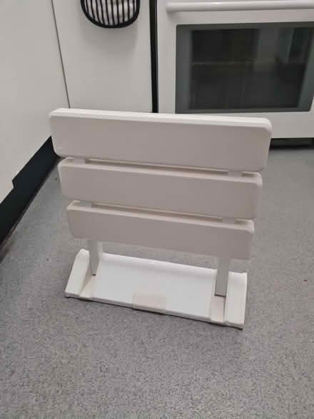 Photo of free Bath seat (Near Holborn/Rosebery Ave) #3