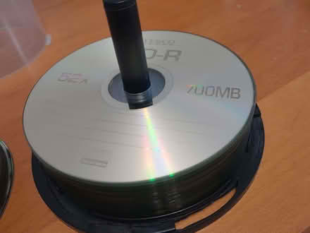 Photo of free DVD & CD R Writable blank discs (Aveley RM15) #2