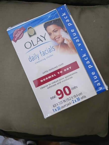 Photo of free Olay Facial Cleansing Cloths (63033, off N. New Florissant) #1