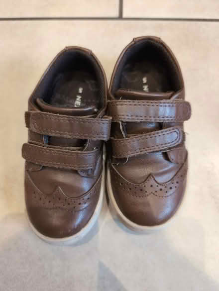 Photo of free UK5 shoes (Byfleet KT14) #1