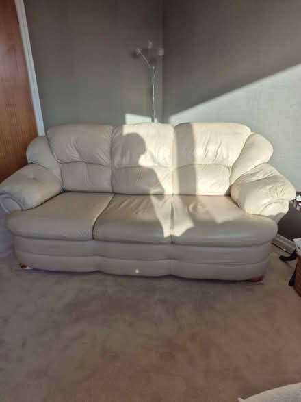 Photo of free 2 & 3 seater leather settees (Sutton Hill TF7) #1