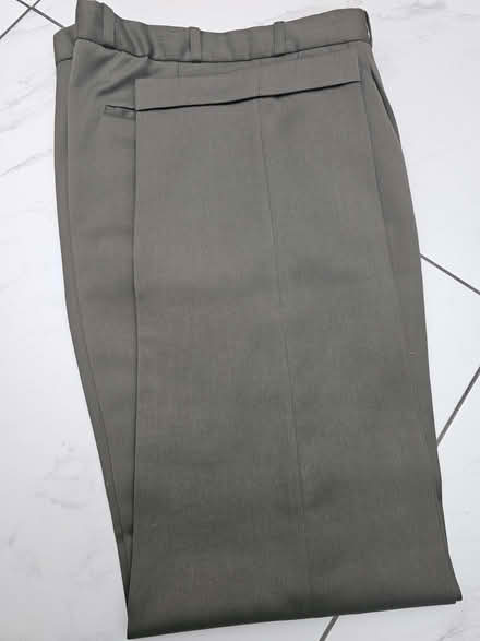 Photo of free Green / khaki coloured trousers 32/31 (Lower Morden SM3) #1