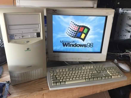 Photo of Old Windows 95 or 98 Desktop PC (Little Sutton CH66) #1