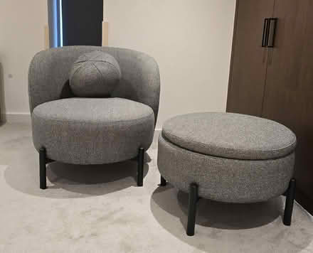Photo of free Armchair and ottoman with storage (Canary Wharf E14) #1