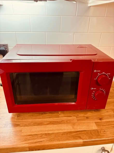 Photo of free Microwave oven (Oxton CH43) #1