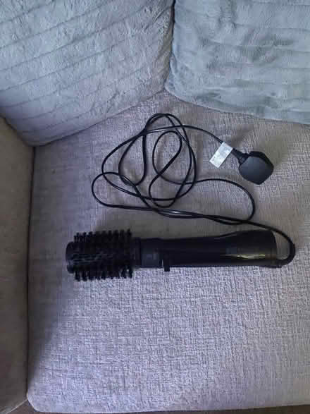 Photo of free Electric hairbrush (Basildon Essex) #1