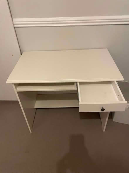 Photo of free White desk (St Margarets TW1) #2