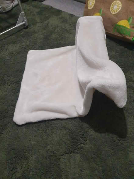 Photo of free Cat radiator bed (Banstead, SM7 2) #2