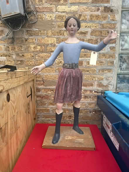 Photo of free Beautiful statue - broken fingers (Downtown Wilmette) #1