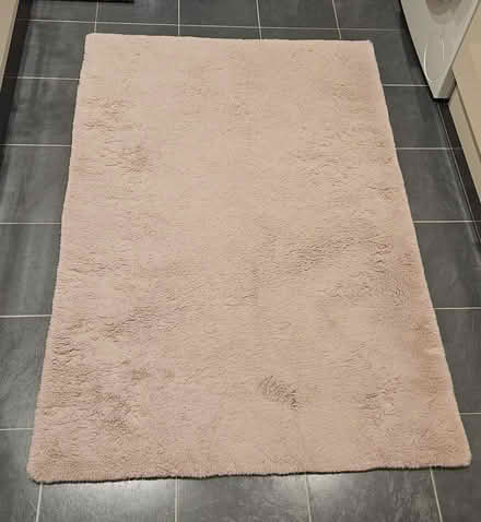 Photo of free Pink rug (Cm15 8px) #1