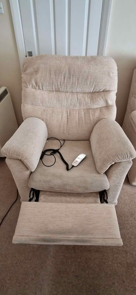 Photo of free G Plan 3 Piece Suite including recliner armchair (Benhall GL51) #4