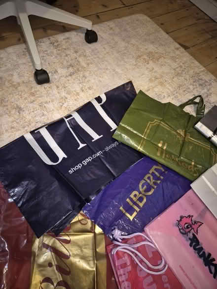 Photo of free original vintage shopping bags (N18 1QD) #2