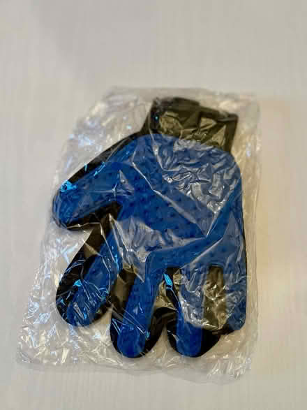 Photo of free Grooming Glove (WN7) #1