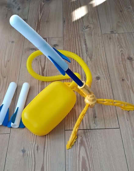 Photo of free Stomp Rocket Jr. Glow - Foam Rocket Launcher (Teddington TW11) #2